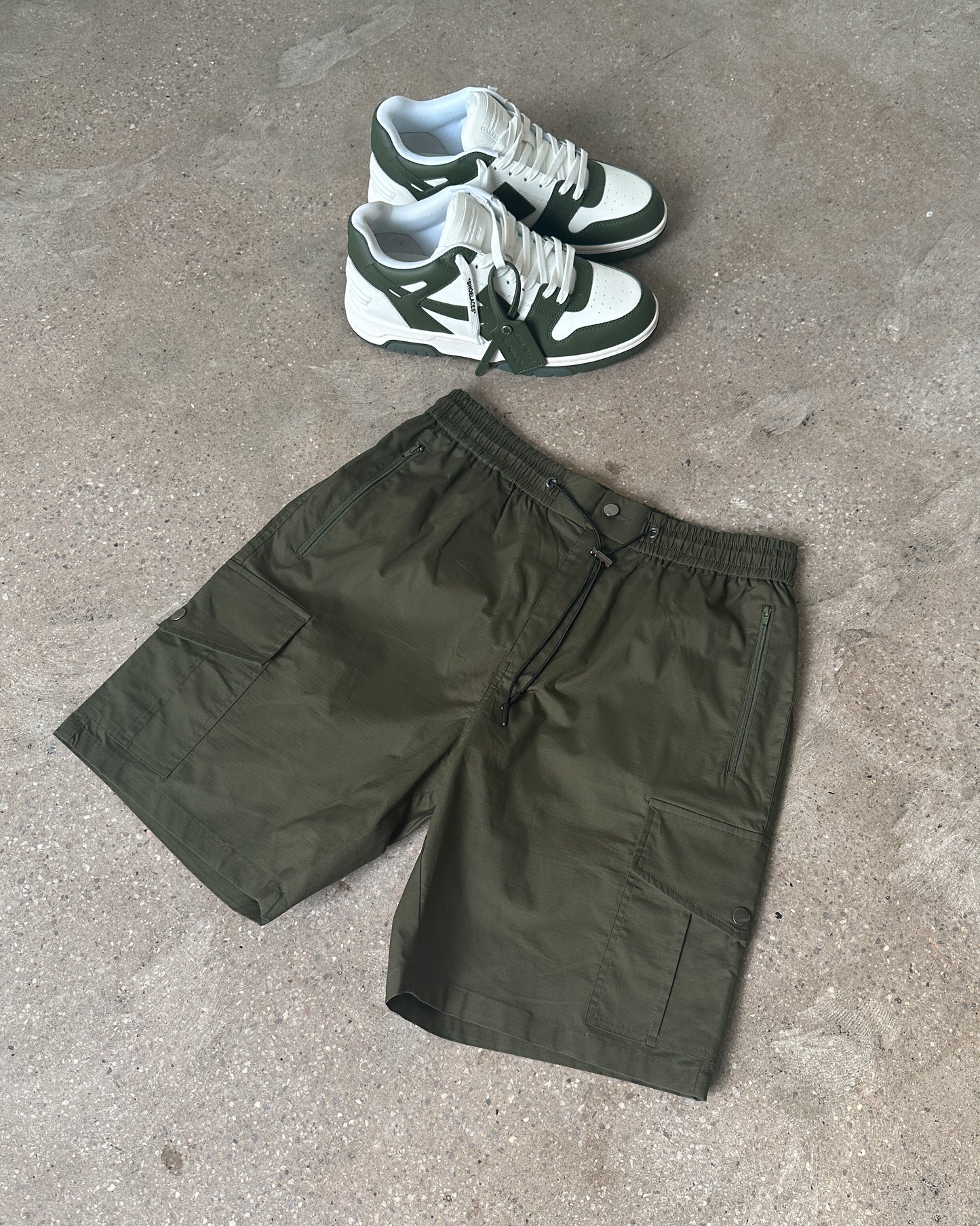 CARGO SHORTS - KHAKI